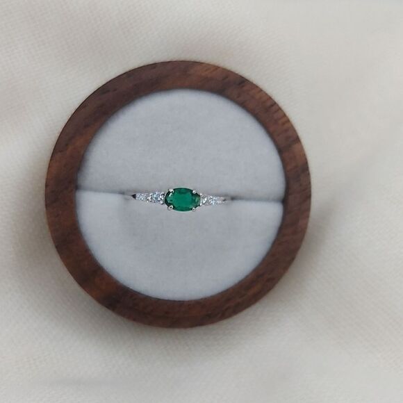 925 Sterling Silver Green Oval CZ ring - Picture 3 of 10